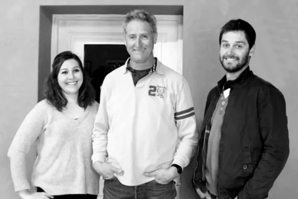 Photo de famille en noir et blanc, avec Paul, Marine et Robert