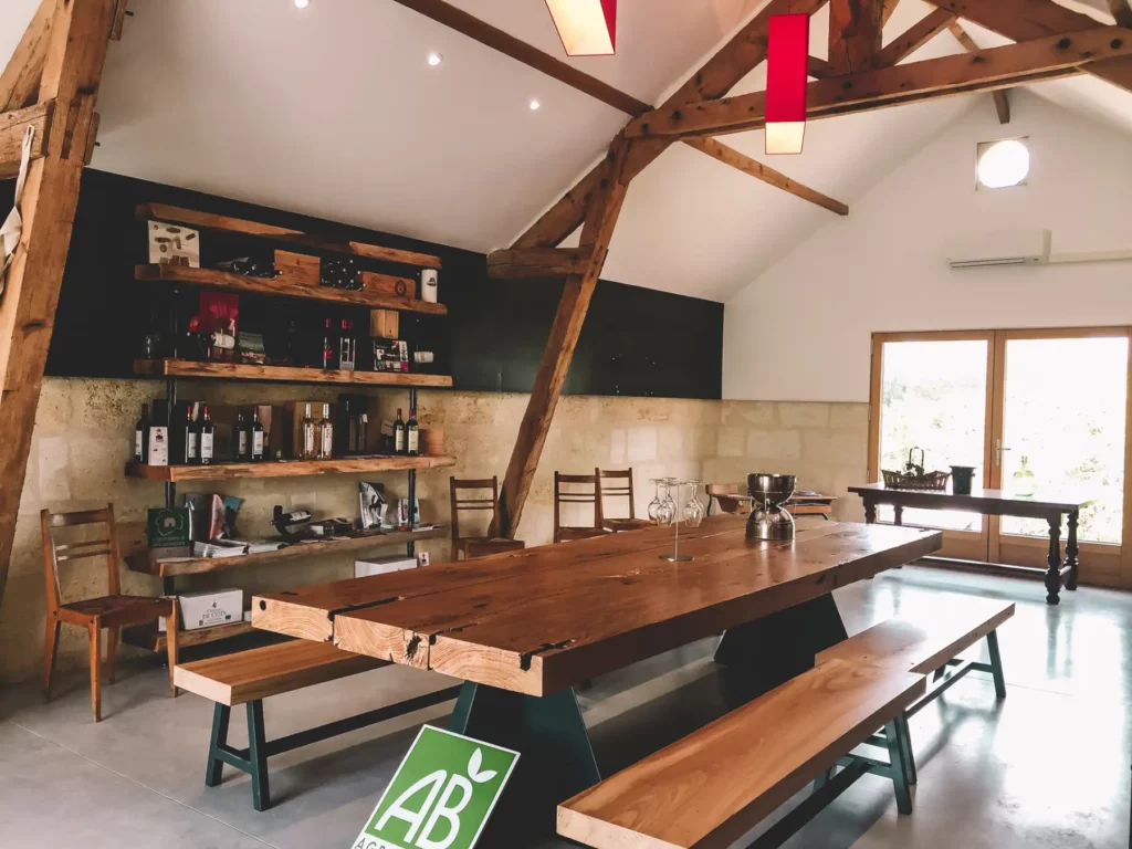 La salle de d&eacute;gustation du Ch&acirc;teau de C&ocirc;ts