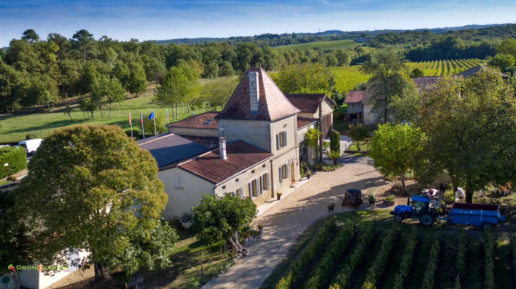 Vue aérienne du Château Vieux Mougnac