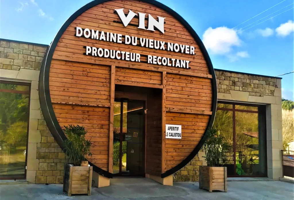 Entr&eacute;e du Domaine du Vieux Noyer