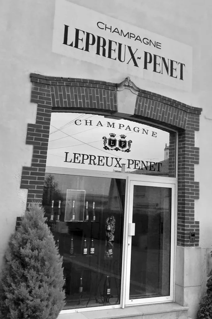 Champagne Lepreux-Penet - Façade du domaine et son enseigne