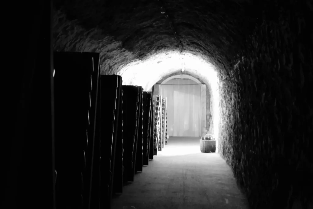 Champagne Lepreux-Penet - Galerie des crayères du XIXe siècle et bouteilles en cave