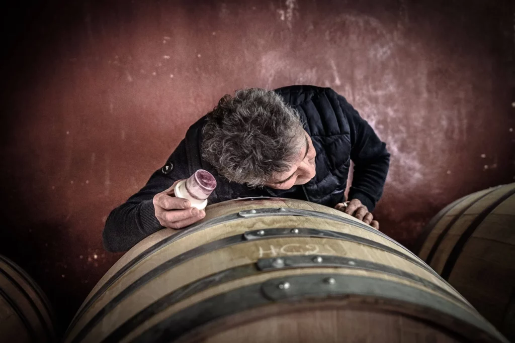 Château du Cèdre - Prélèvement au fût dans la cave