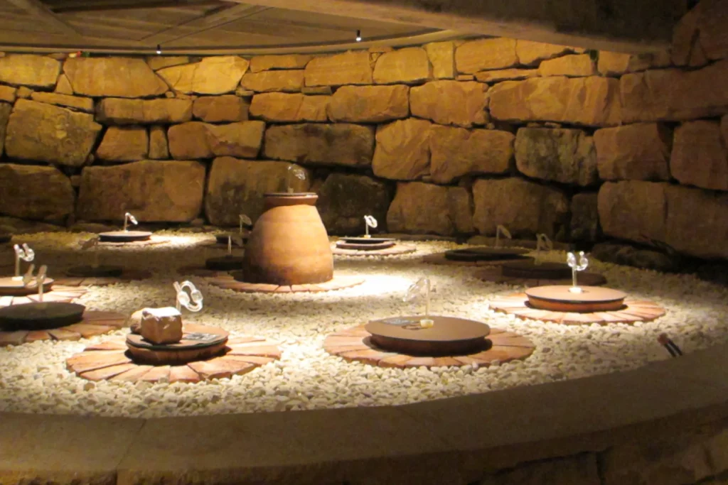 Domaine Laurent Bannwarth - Qvevris enterrées dans l’ellipse de pierre de la cave