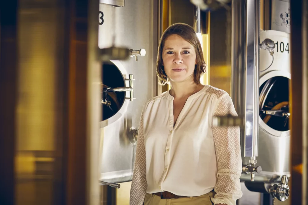 Domaine Leflaive - Amandine Brillanceau, directrice technique, entre les cuves