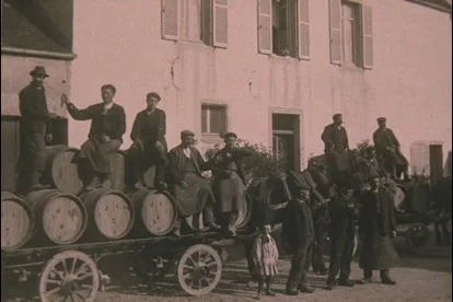 Domaine Rossignol-Trapet - Enlèvement des tonneaux de la récolte 1909 au domaine Louis Trapet en 1910