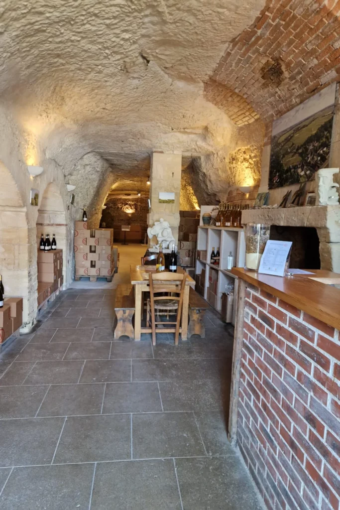 Domaine Vincent Carême - Le caveau de dégustation creusé dans la roche