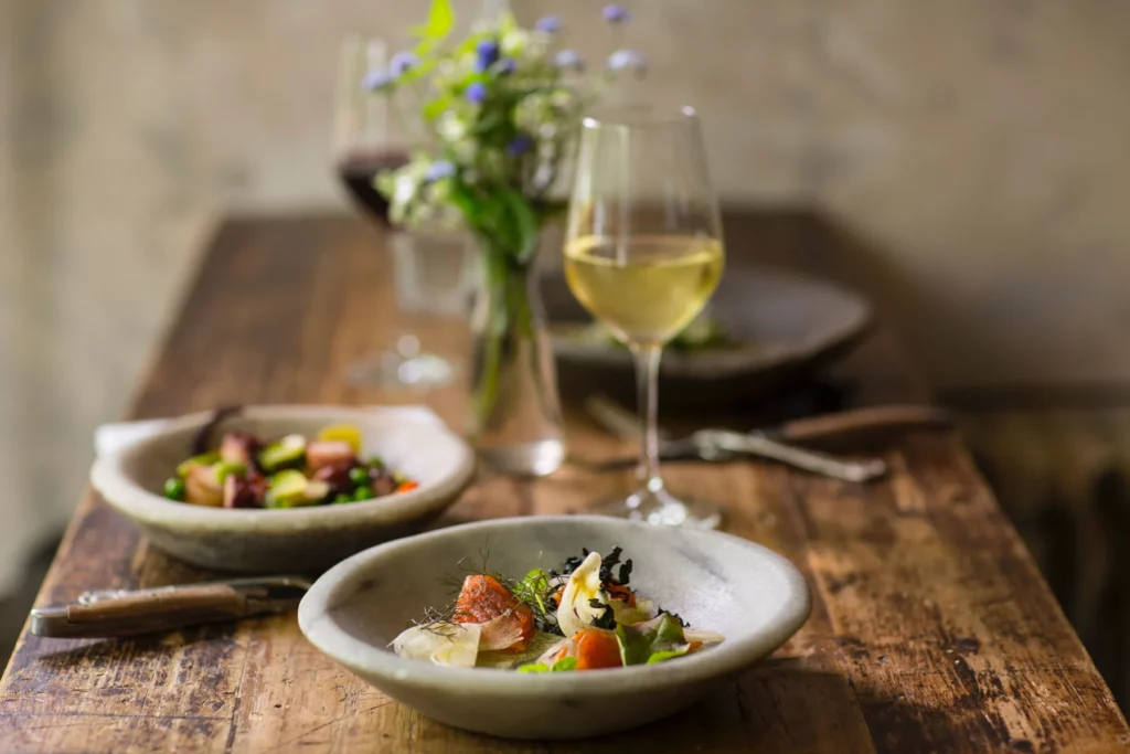 Domaine Yves Amberg - Une table dressée autour des vins du domaine