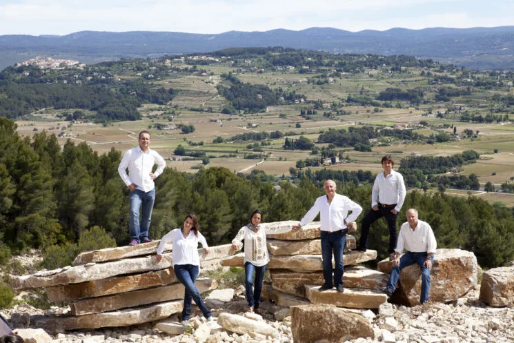 Domaines Bunan - La famille Bunan sur un pierrier au-dessus du vignoble de Bandol