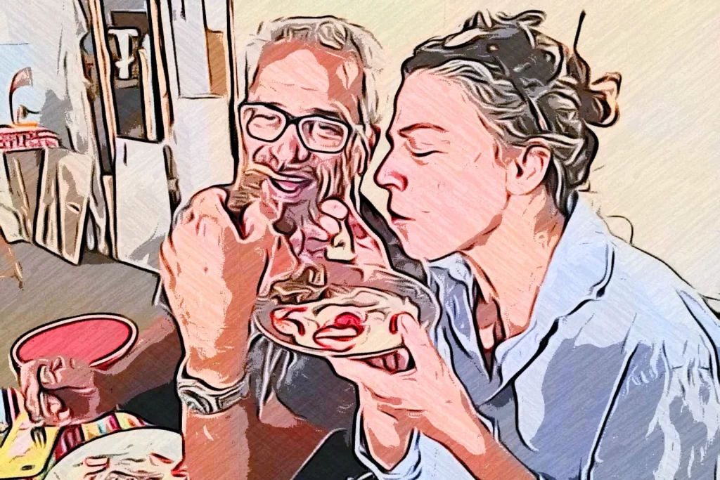 Chai Julip - Judith et Philippe à table, assiette en main