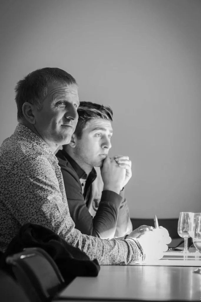 Champagne Durdon-Bouval - Père et fils à la dégustation des vins clairs