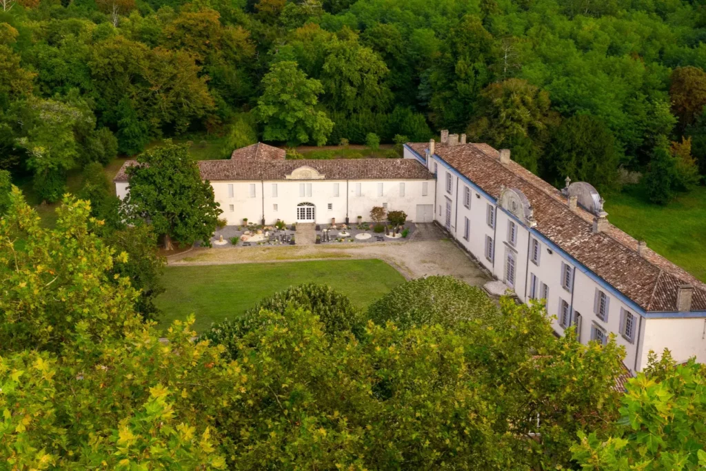 Château Bastor-Lamontagne - Le château et son parc boisé vus du ciel