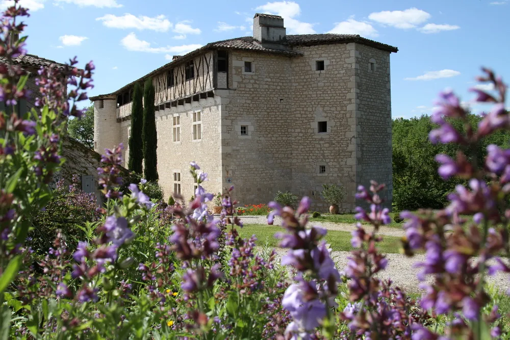 Château de Mayragues - Façade de la maison forte et son chemin de ronde en bois à Castelnau-de-Montmiral