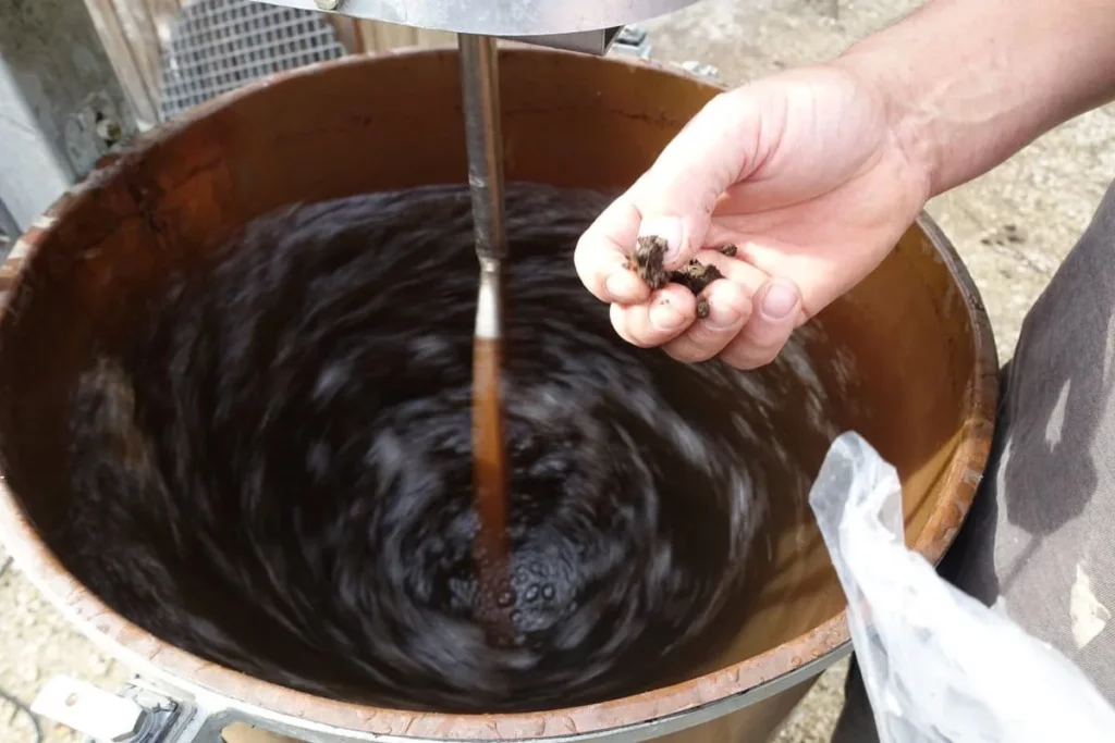 Château Feely - Dynamisation de la préparation biodynamique 500