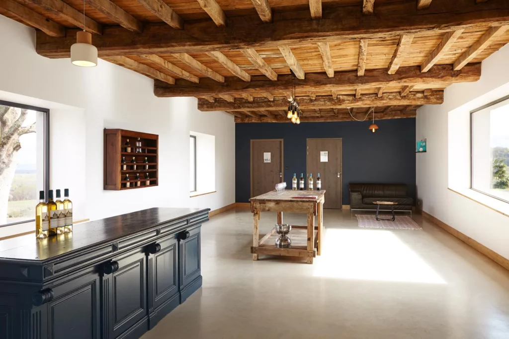 Château Lafitte - La salle de dégustation sous les poutres