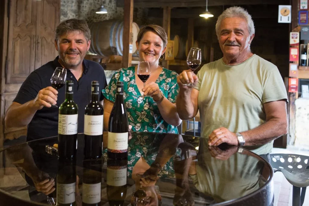Domaine Damiens - Dégustation au caveau autour des bouteilles du domaine