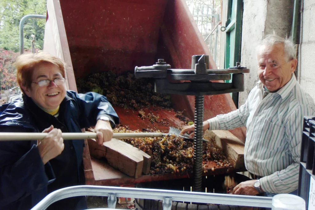 Domaine de Bannières - Au pressoir, à l’automne, la cuve remplie de marc