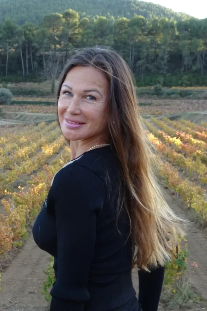 Domaine de la Garenne - Béatrix de Balincourt dans les vignes du domaine