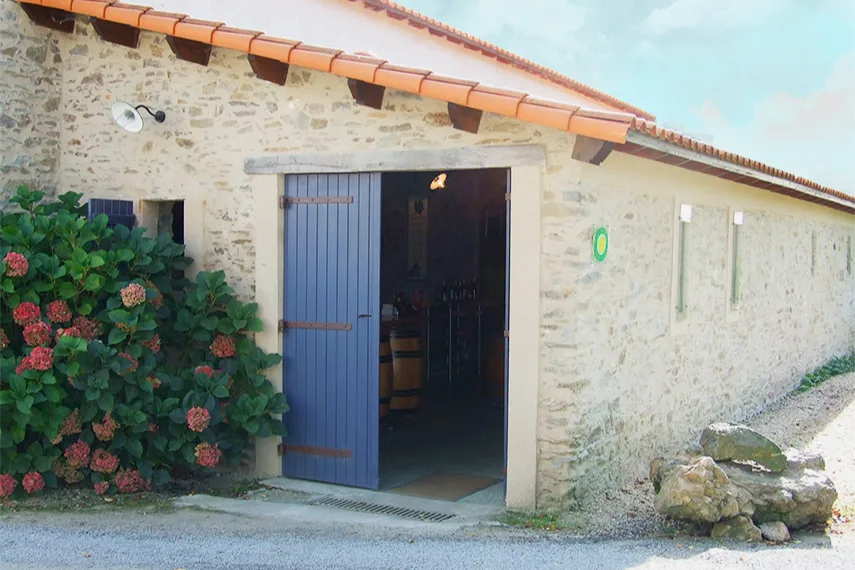 Domaine Éric Chevalier - Le bâtiment de la cave à l’Aujardière