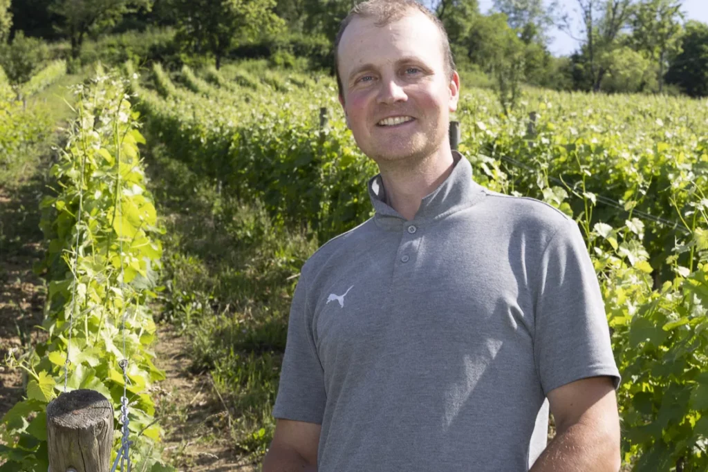 Domaine Pignier - Thibaut Pignier, huitième génération de la famille, dans les rangs de vigne