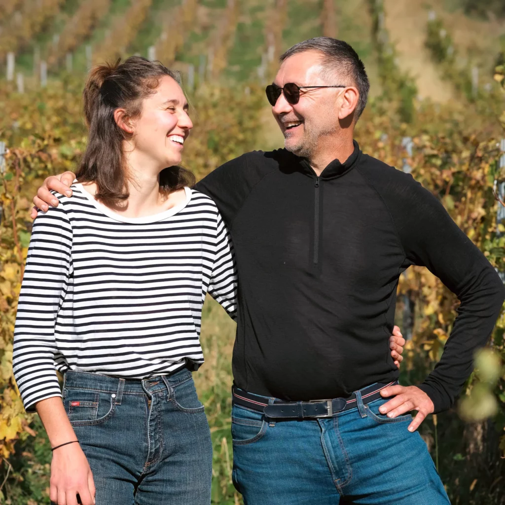 Domaine Saint-Germain - Louise et Raphaël Saint-Germain dans les vignes en automne