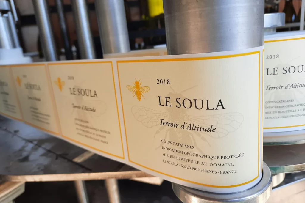 Le Soula - Étiquettes du blanc 2018 sur la machine de mise en bouteille